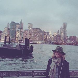 Meet your Posher, Hilary